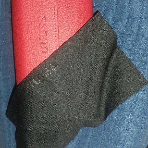 Guess sun/glasses case - Picture 4 of 9
